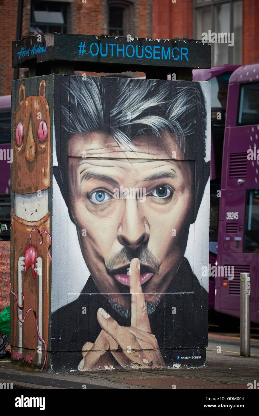 Manchester Northern Quarter David Bowie artwork  Graffiti mural painting street art aerosol spray can shh finger over lip Manche Stock Photo