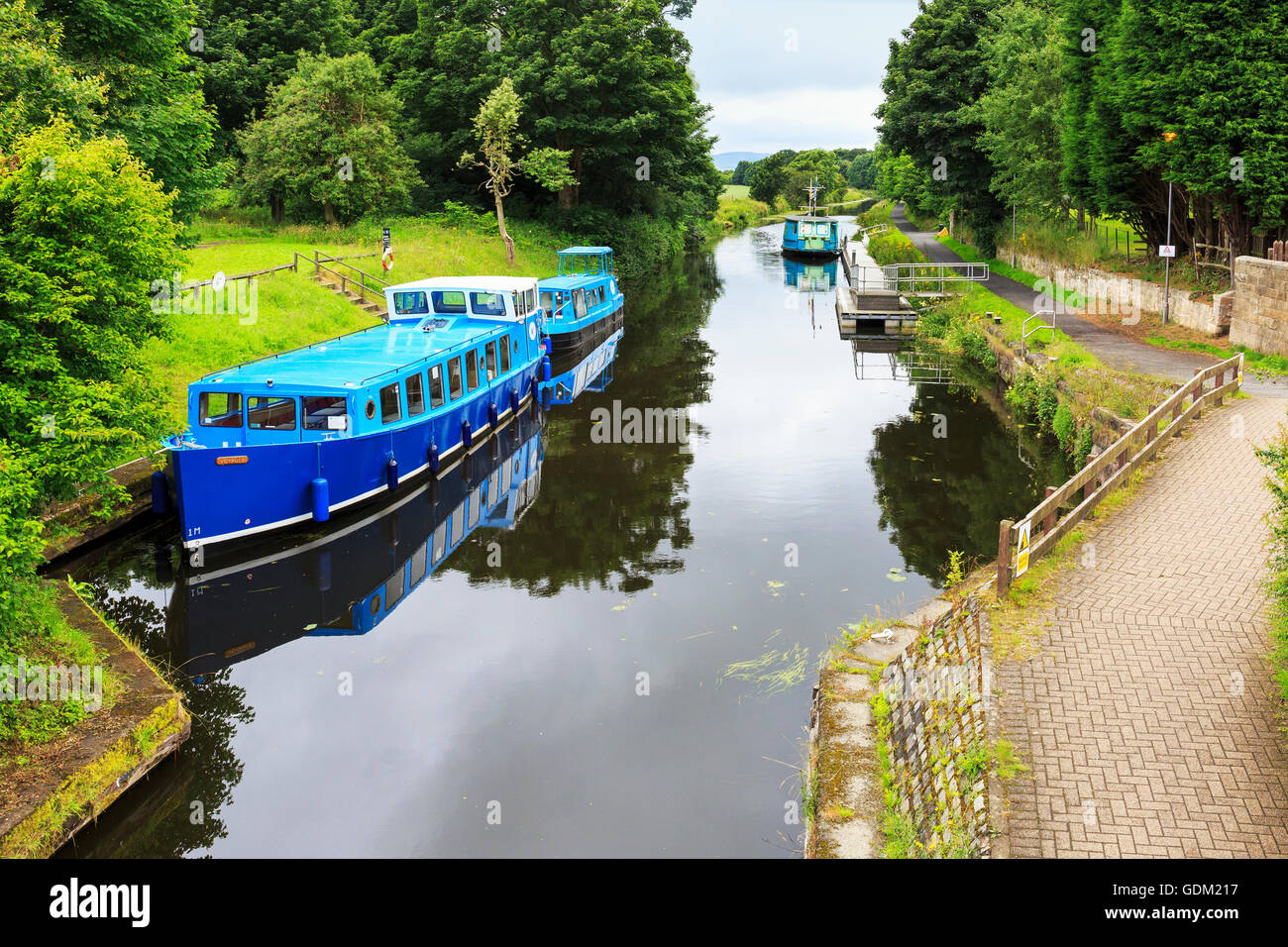 Barges on the Forth and Clyde Canal near Kirkintilloch, Glasgow, Scotland, UK Stock Photo