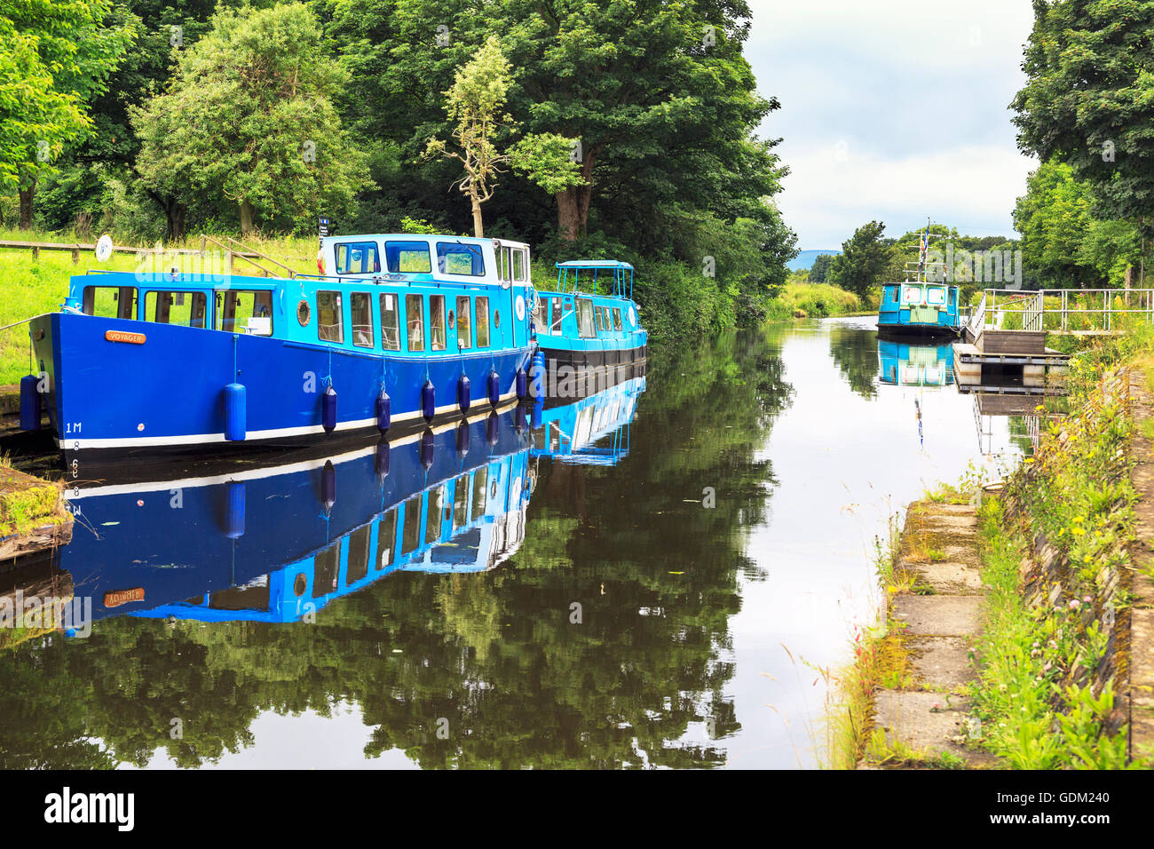 Barges on the Forth and Clyde Canal near Kirkintilloch, Glasgow, Scotland, UK Stock Photo