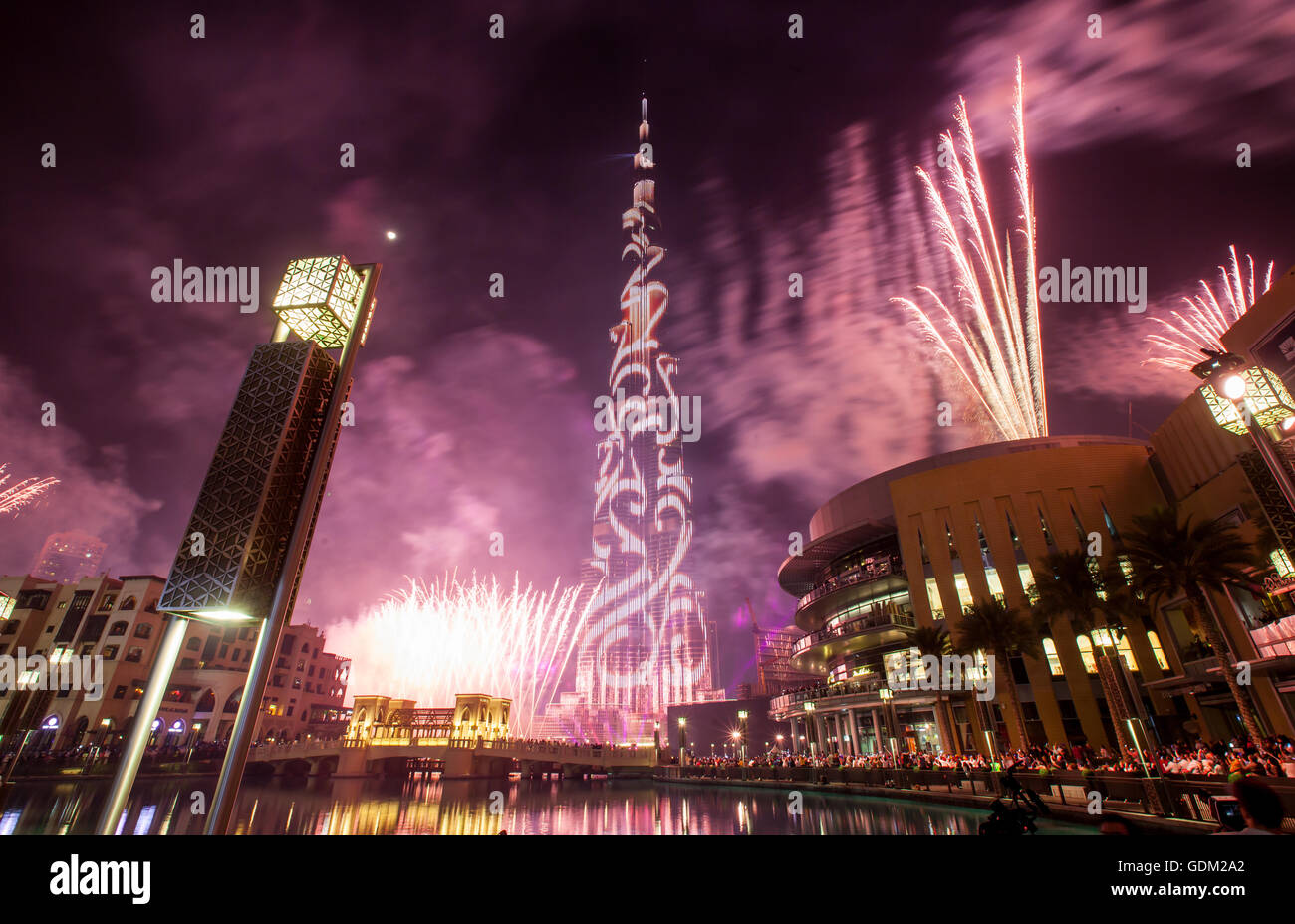 New Years Fireworks 2015 Burj Khalifa Dubai Stock Photo Alamy New Years Fireworks 2015 Burj Khalifa Dubai Stock Photo Alamy