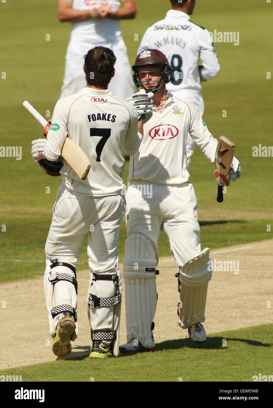 18.07.2016. The Ageas Bowl, Southhampton, England. Specsavers County Championship Cricket. Hampshire versus Surrey. Surrey's Ben Foakes is congratulated by partner Gareth Batty as he reaches One Hundred runs Stock Photo
