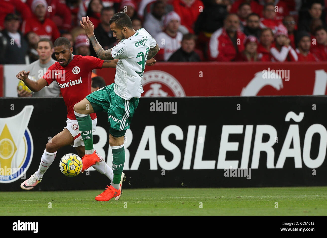 Soccer player Leandro Pereira, of SE Palmeiras during practice game against  the Portuguese team at the Academy of Football, in the neighborhood of  Barra Funda. SÃ£o Paulo/SP, Brazil-2/23/2015. Photo: Cesar Greco/Fotoarena  ***