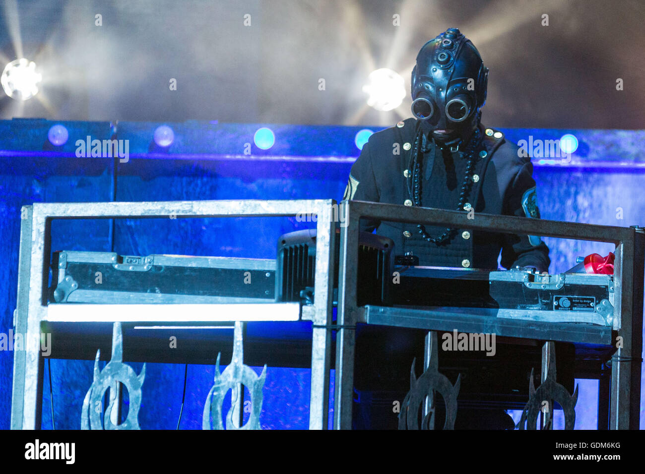 https://c8.alamy.com/comp/GDM6KG/chicago-illinois-usa-17th-july-2016-sid-wilson-of-slipknot-performs-GDM6KG.jpg