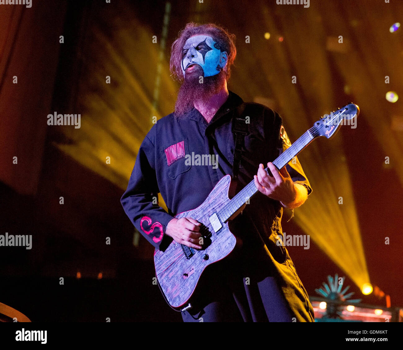 Chicago, Illinois, USA. 17th July, 2016. Guitarist JIM ROOT of Slipknot