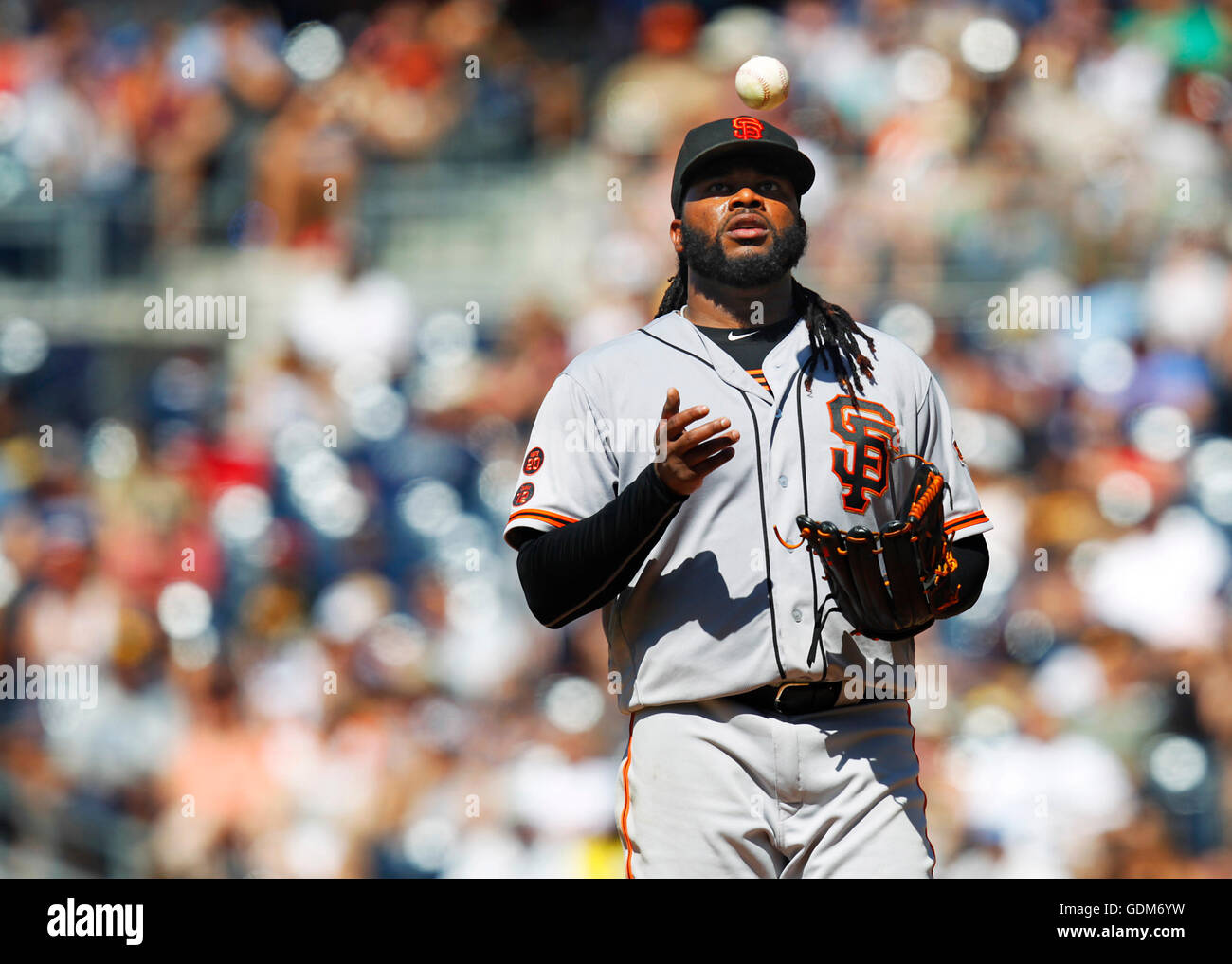 San Diego, CA, USA. 17th July, 2016. SAN DIEGO, CA - JULY 17, 2016 - | San Francisco Giants pitcher Johnny Cueto tosses the ball before being pulled in the 6th inning against the Padres. © K.C. Alfred/San Diego Union-Tribune/ZUMA Wire/Alamy Live News Stock Photo