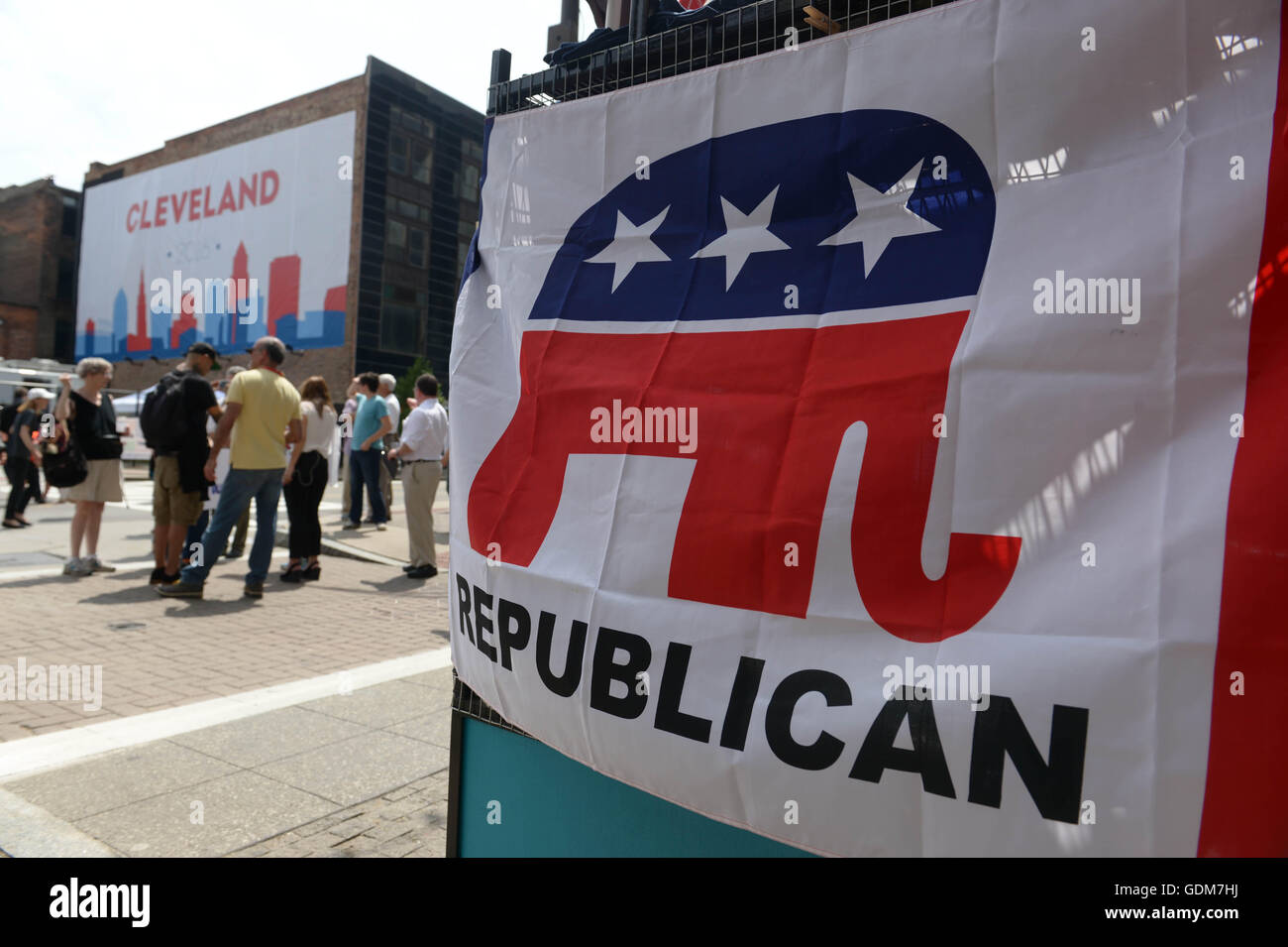 Cleveland, USA. 18th July, 2016. People attend the Republican National Convention at the Quicken Loans Arena where the Republican National Convention is held in Cleveland, Ohio, the United States, July 18, 2016. © Yin Bogu/Xinhua/Alamy Live News Stock Photo