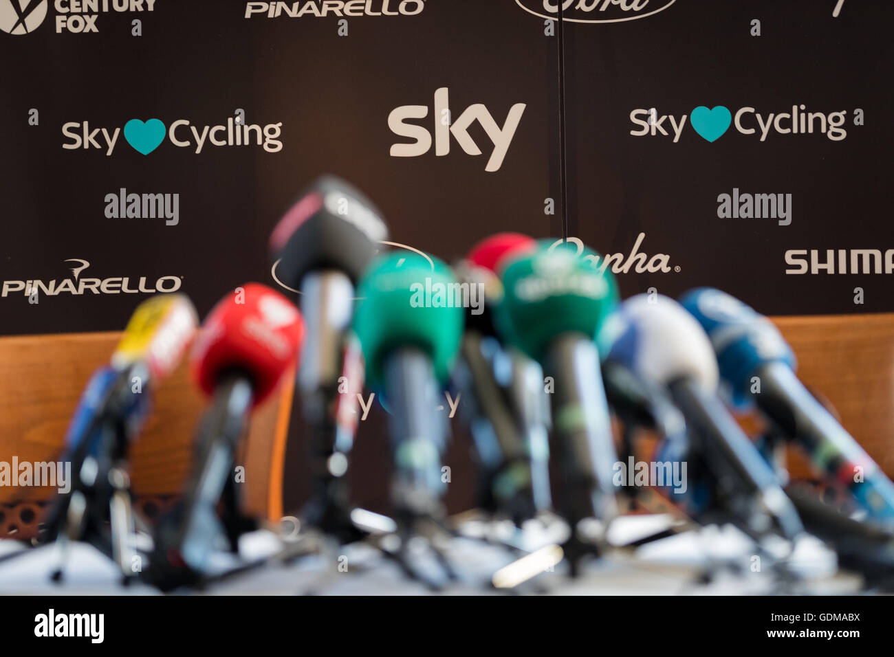 c8.alamy.com/comp/GDMABX/hilterfingen-switzerland-19th-july-2016-at-the-team-sky-press-conference-GDMABX.jpg