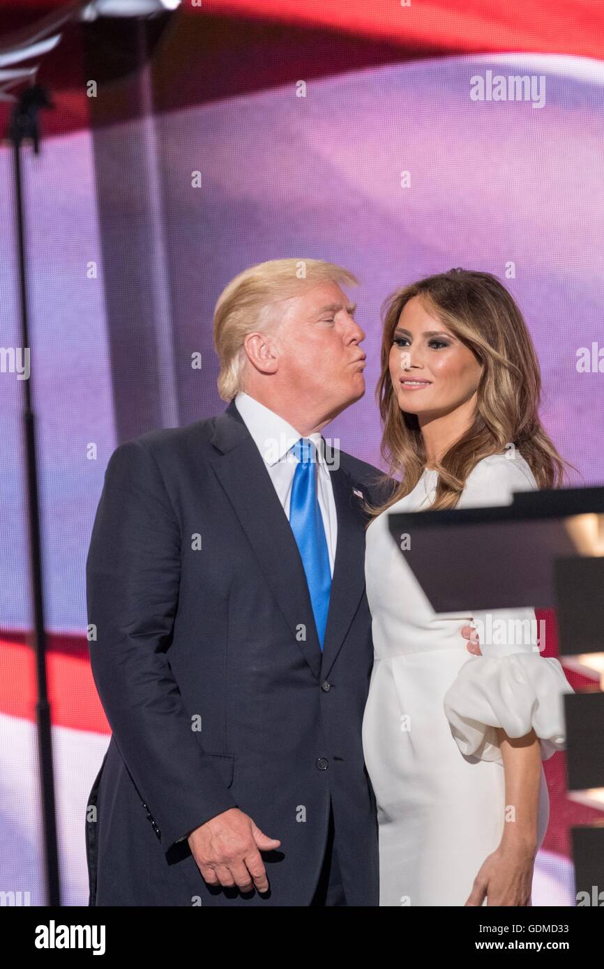 Gop Convention Wife Kiss Onstage Hi-res Stock Photography And Images ...