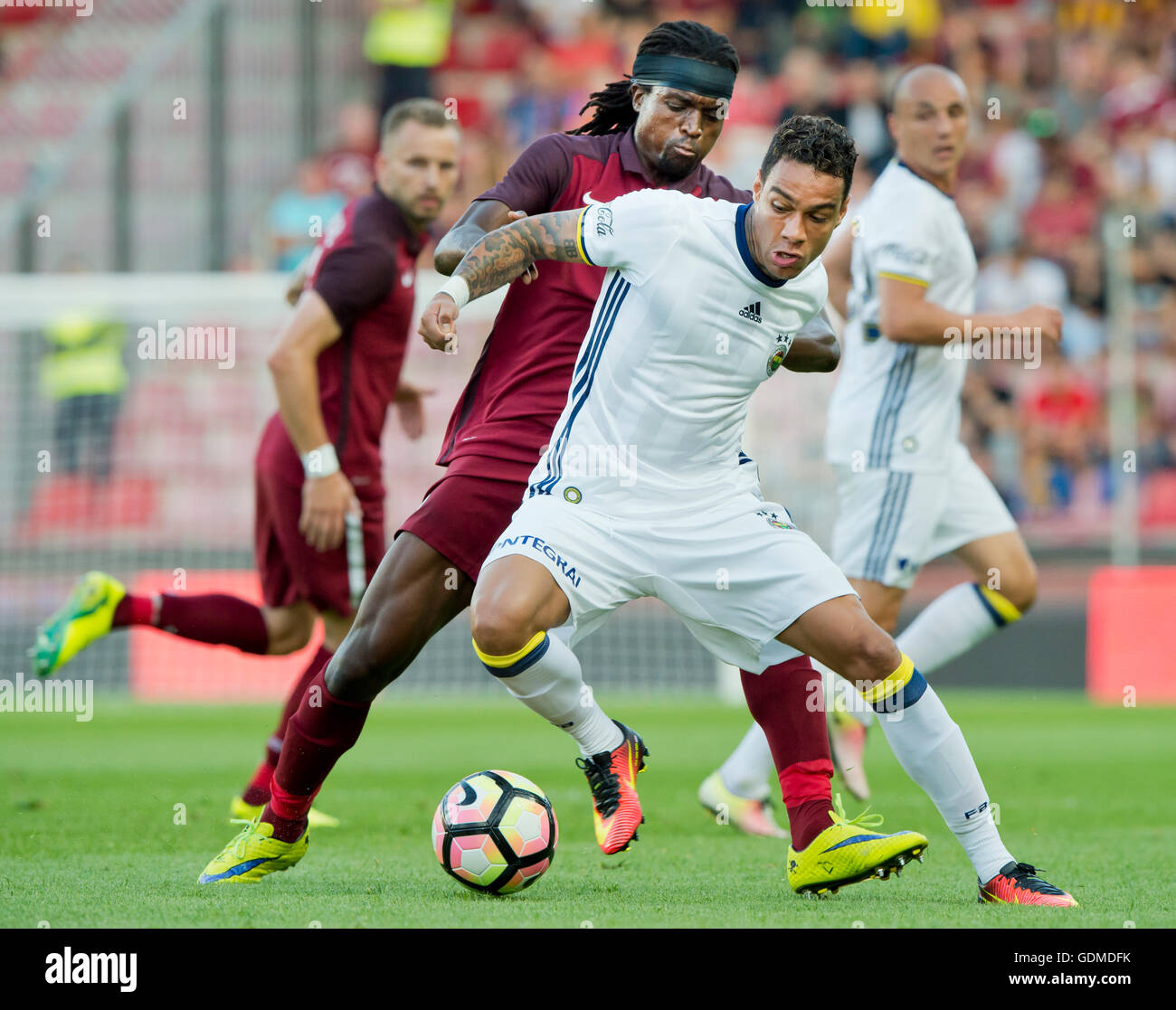 Fenerbahce open Van der Wiel talks