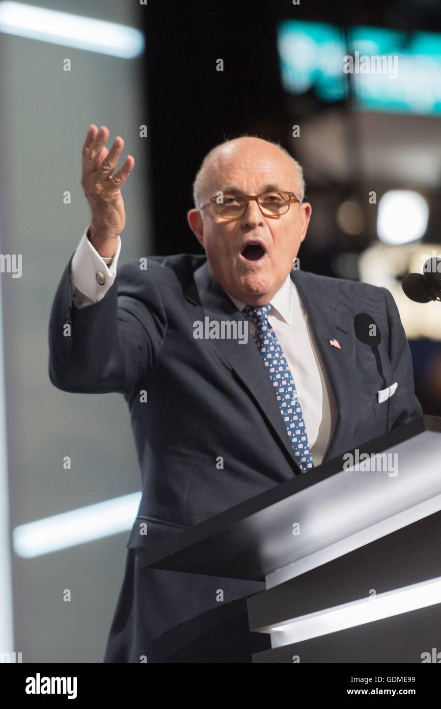 Mayor Giuliani, wearing NYPD cap, is in the midst of a crush of News  Photo - Getty Images