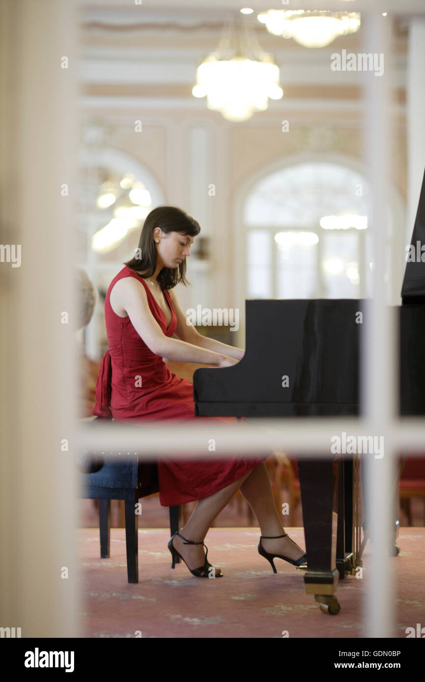 open lace back dress YES ART Sexy Lady Piano Red Dress Canvas Wall Art Picture Print 76x50cm :  Amazon.co.uk: Home & Kitchen