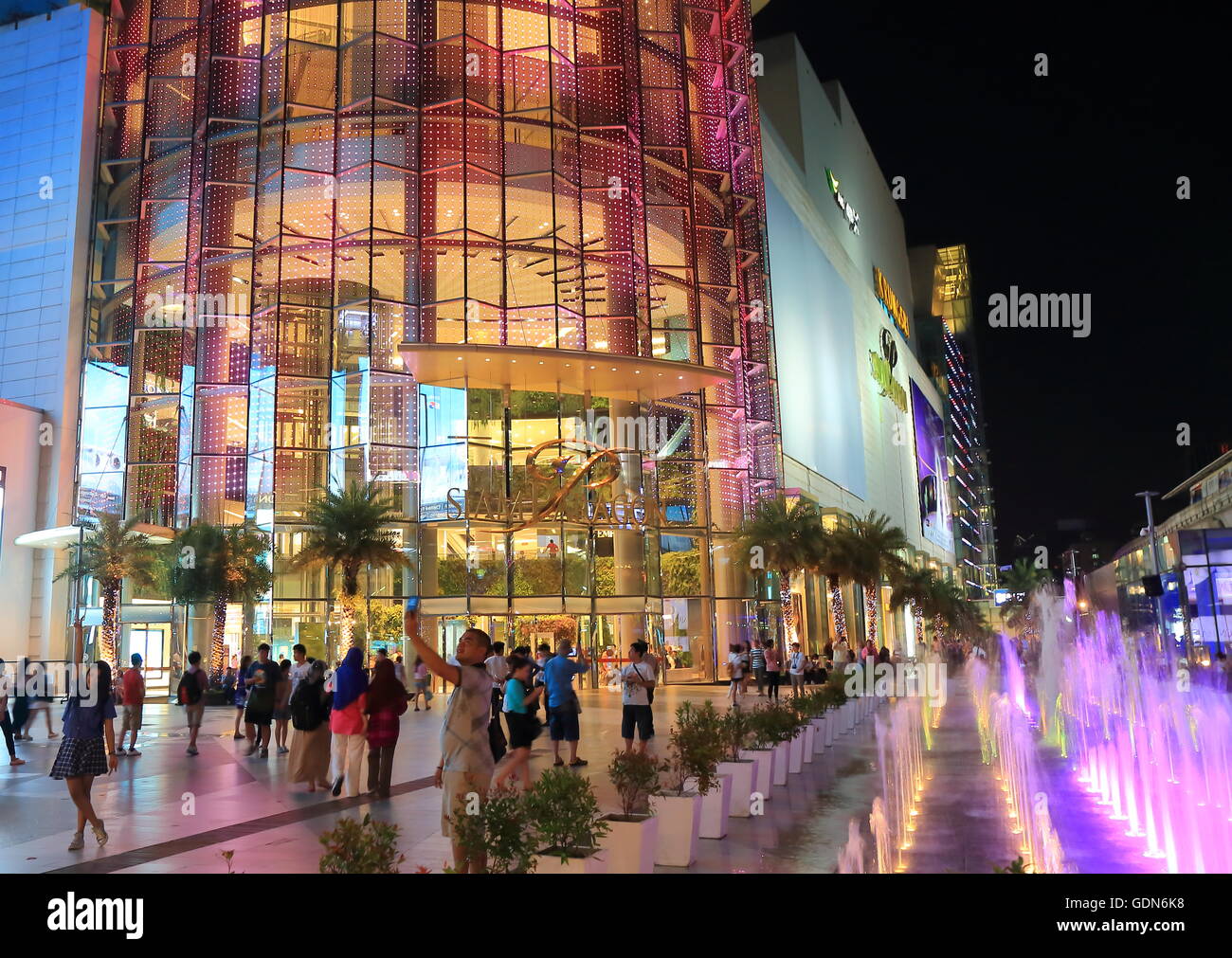 Front View of Prada Store in Siam Paragon Mall, Bangkok Editorial  Photography - Image of bangkok, high: 42983087
