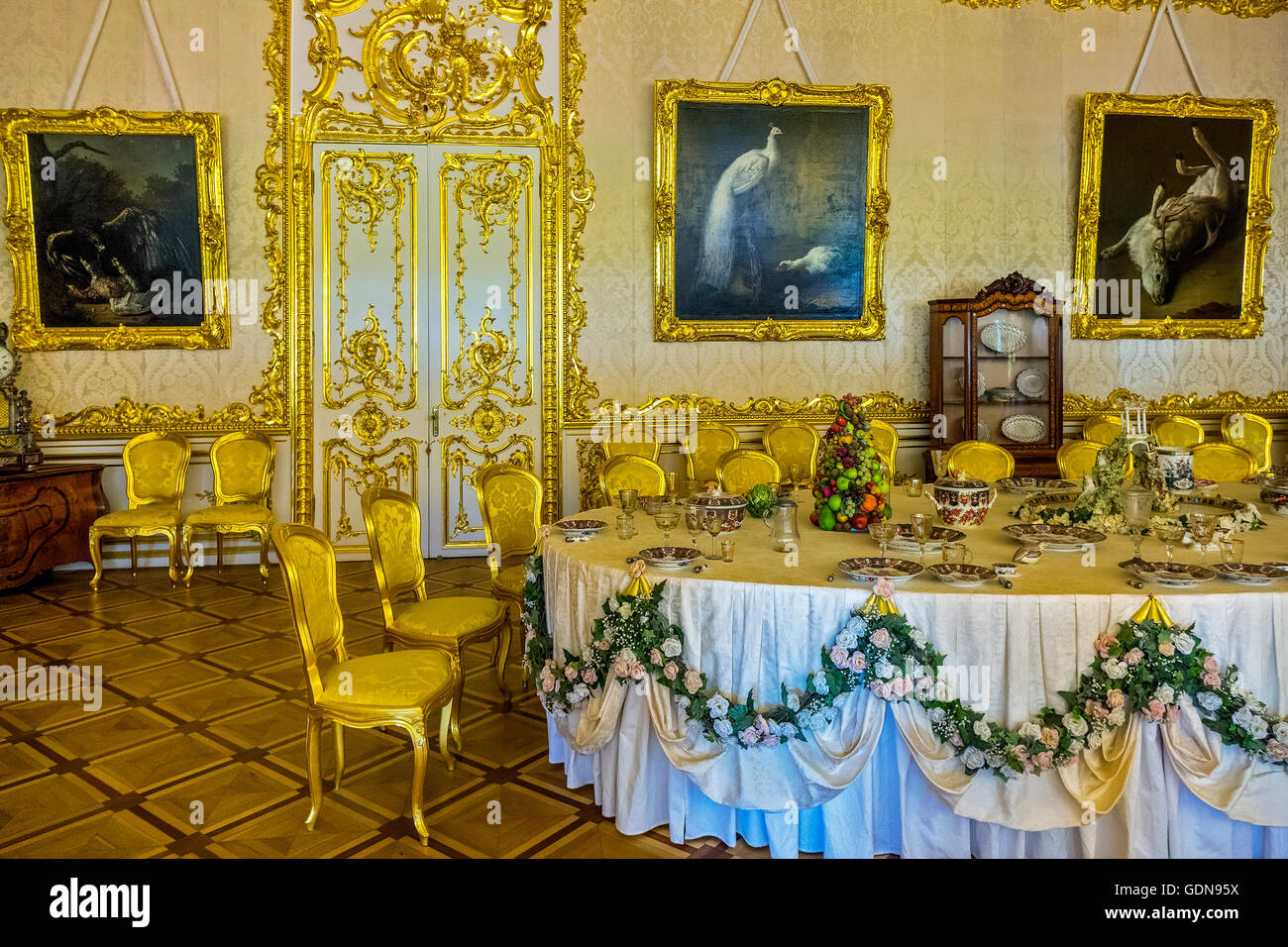 White Formal Dining room At Catherine Palace Pushkin St Petersburg Russia Stock Photo