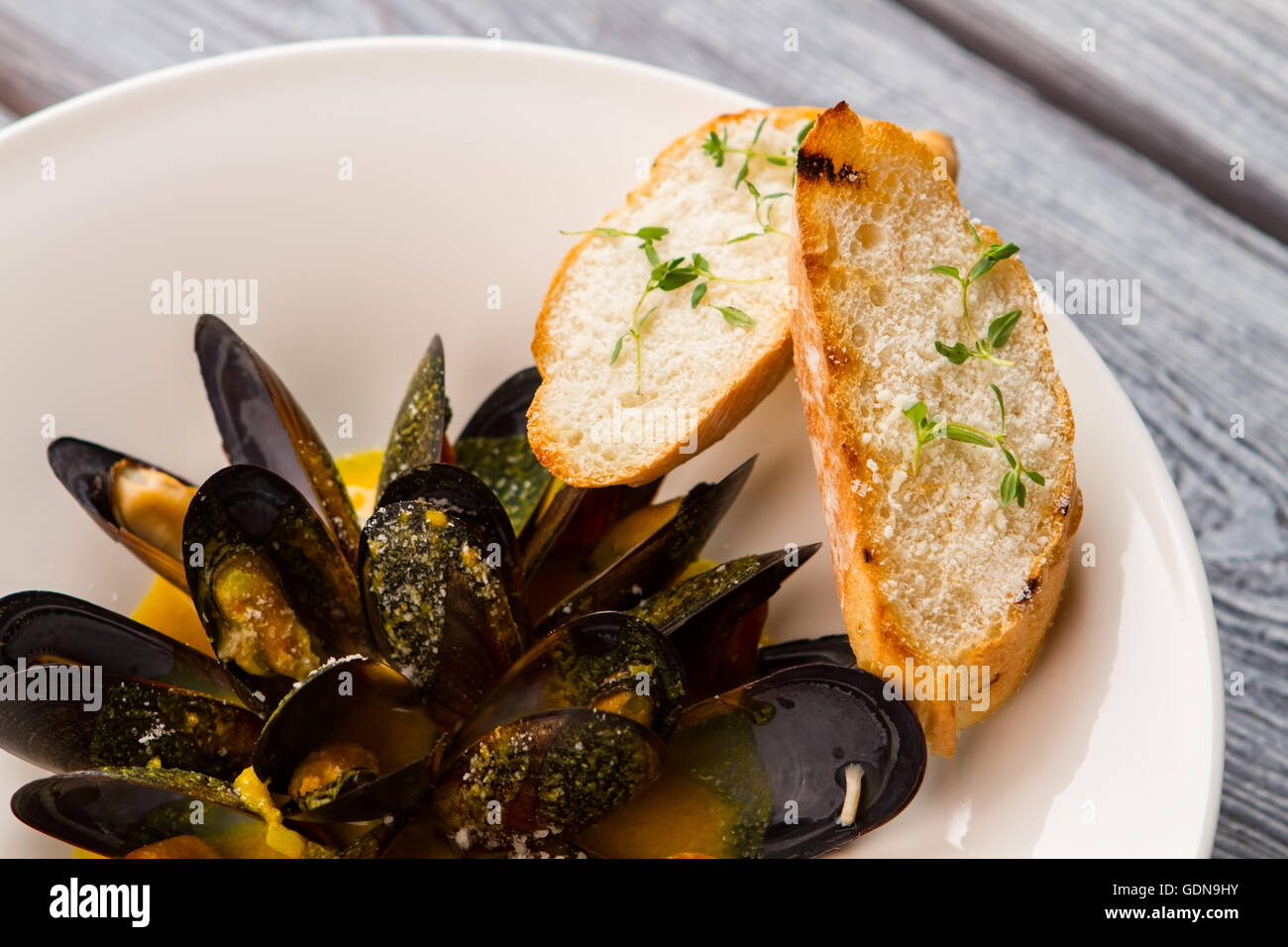 Cooked mussels on plate Stock Photo Alamy