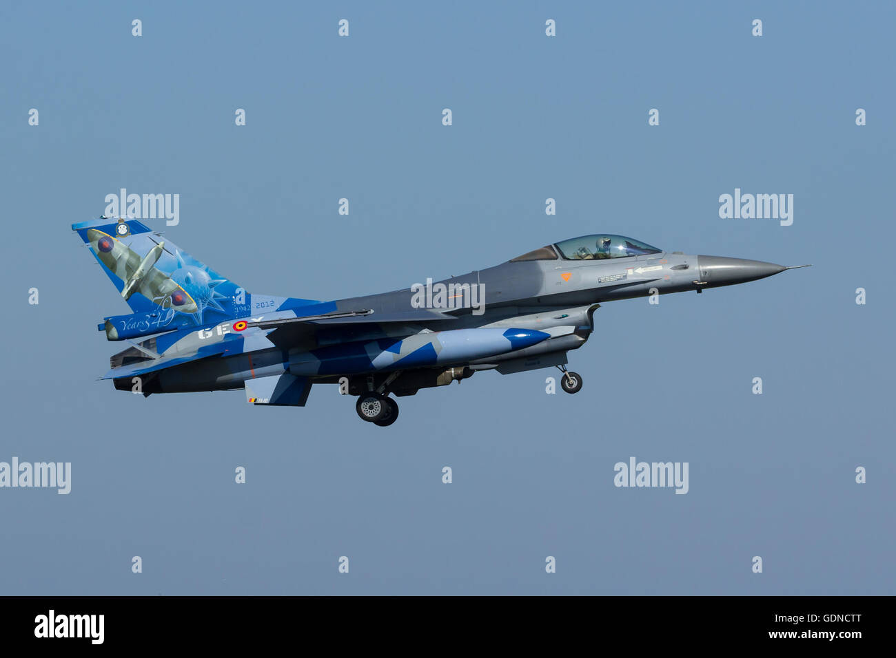Falcon aircraft hi-res stock photography and images - Alamy