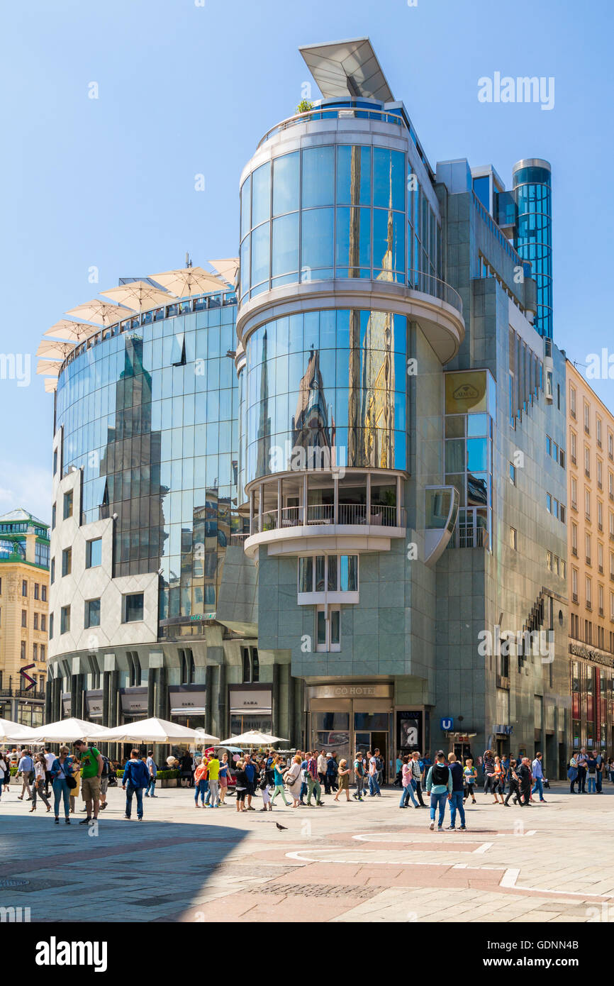 People and Haas House on Stephansplatz in the city centre of Vienna, Austria Stock Photo