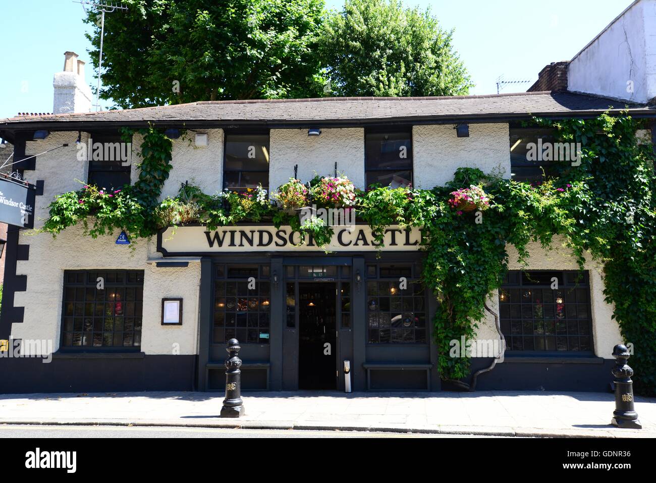 The Windsor Castle pub, Campden Hill Road, London, England, W8 Stock