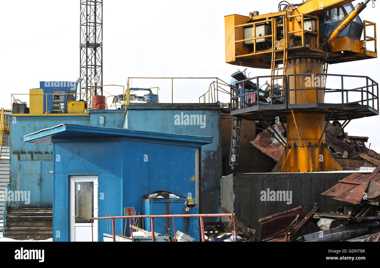 Crane move scrap metal other hi-res stock photography and images - Alamy