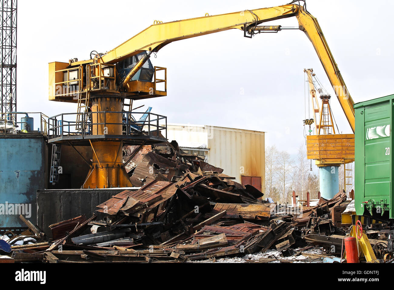 crane to move the scrap metal and other materials Stock Photo - Alamy
