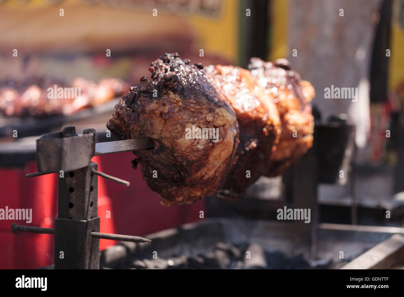 Rotisserie beef on spit fire hires stock photography and images Alamy