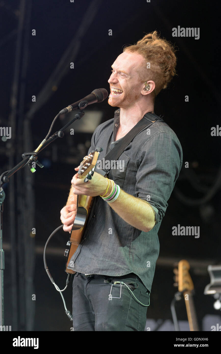 Newton Faulkner performing at Cornbury Festival, Great Tew Estate, Oxfordshire, England, July 10, 2016 Stock Photo