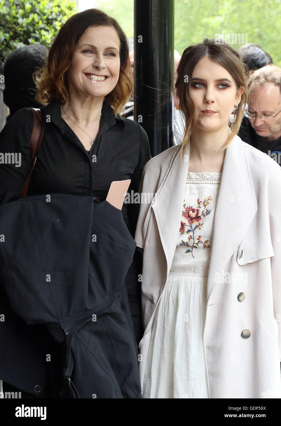 May 19 16 Alison Moyet Attending The Ivor Novello Awards 16 At Grosvenor House Hotel In London Uk Stock Photo Alamy