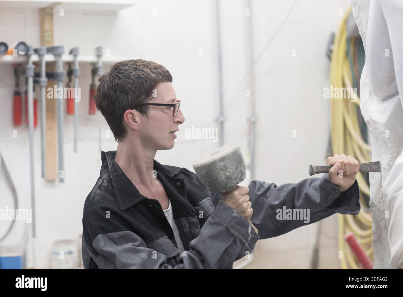 Stonemason using chisel and mallet to create sculpture Stock Photo Alamy