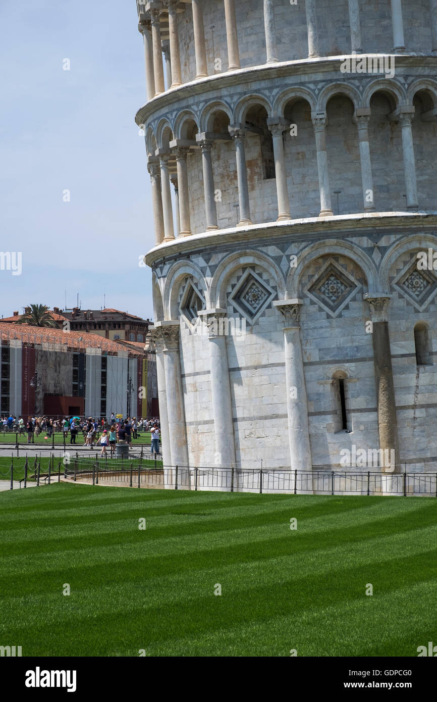 Lower floors of the leaning tower of Pisa, Tuscany, Italy Stock Photo