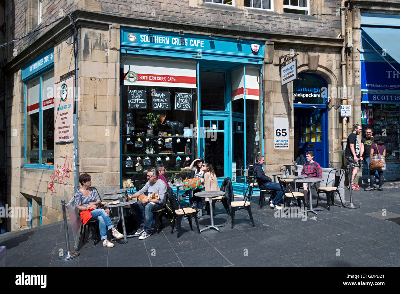 Diners outside the Southern Cross Cafe in Edinburgh's Cockburn Street enjoying the Summer sunshine. Stock Photo