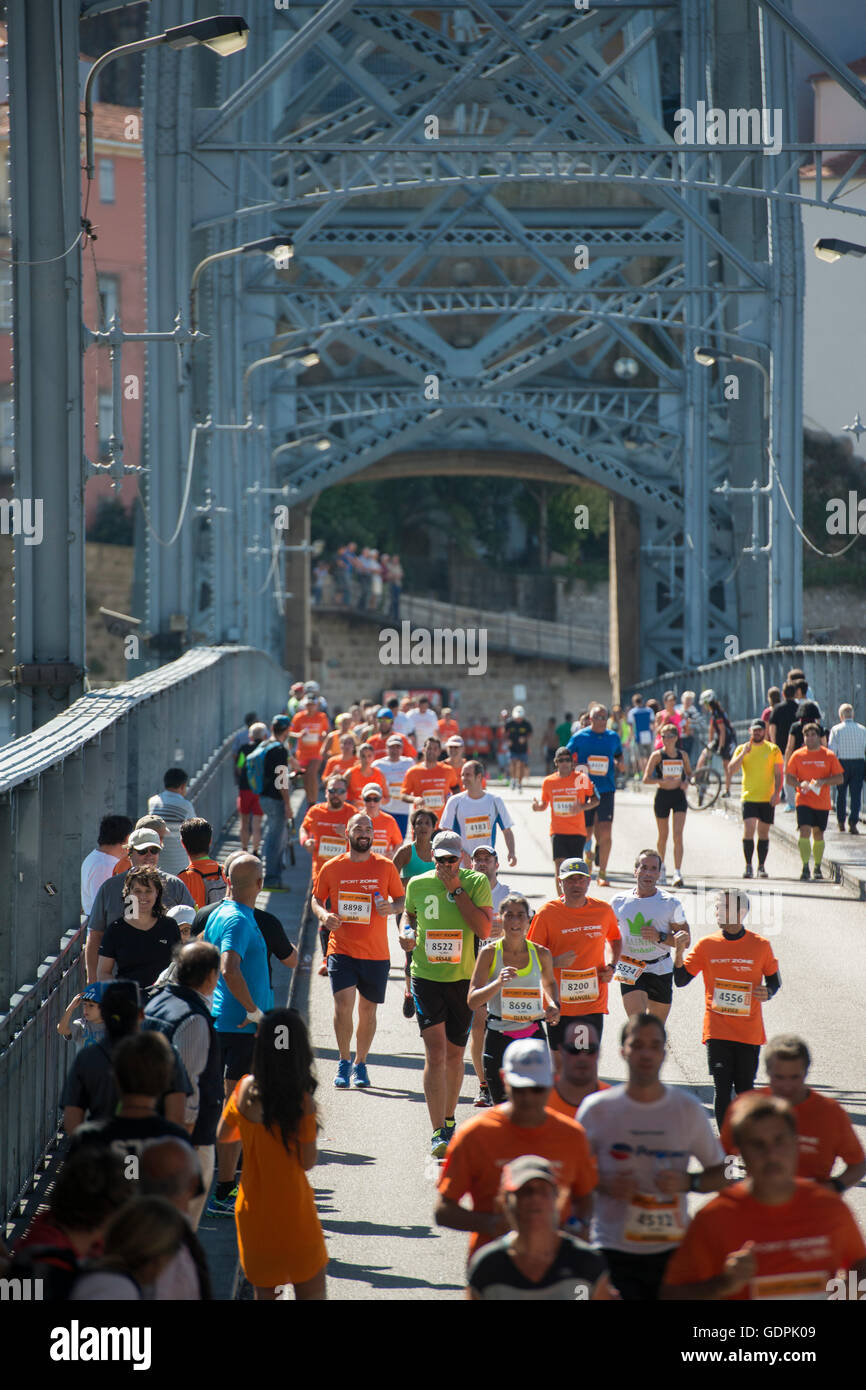 Porto marathon hires stock photography and images Alamy