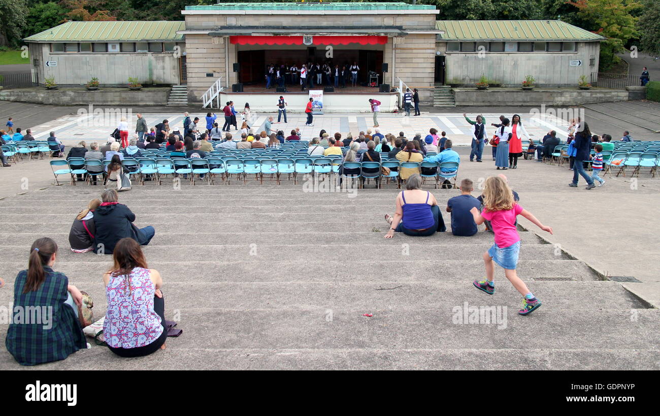 Scenes and performers young girls playing from the Edinburgh Festival Fringe Virgin  sponsored street festival  Edinburgh, UK Stock Photo