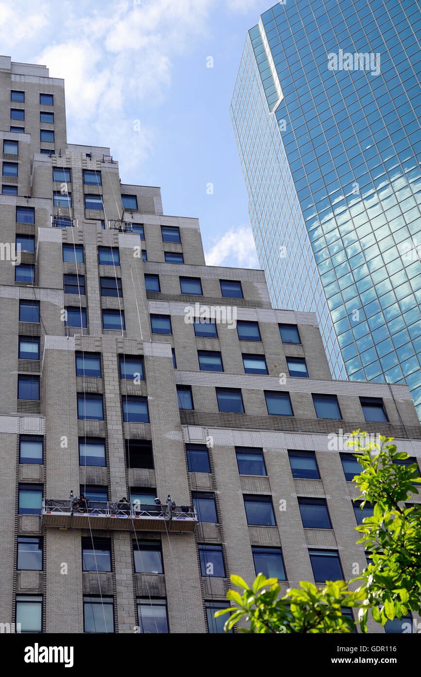 Window washers cleaning a Lower Manhattan skyscraper (120 Wall Street