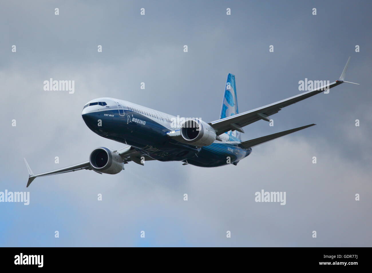 Boeing 737MAX Experimental Plane makes an appearance at the Farnborough ...