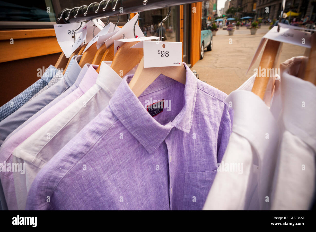Untuckit hires stock photography and images Alamy
