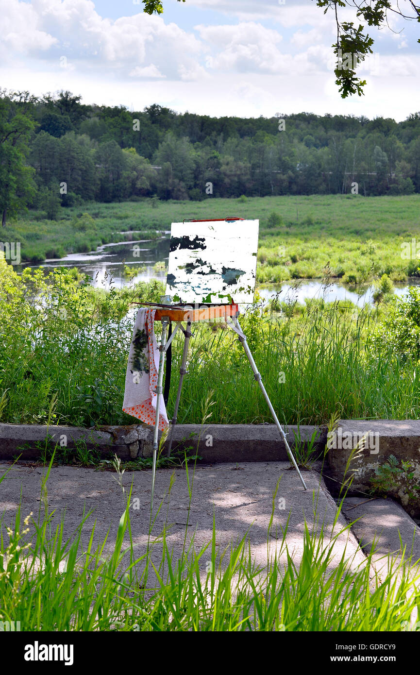 Man easel paint hi-res stock photography and images - Alamy