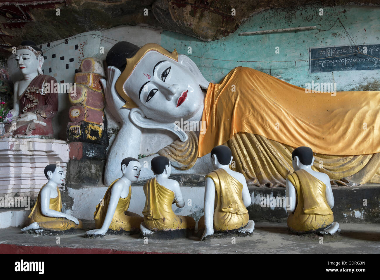 Reclining Buddha at Kaw-goon Cave Temple, Mon State, Myanmar Stock Photo