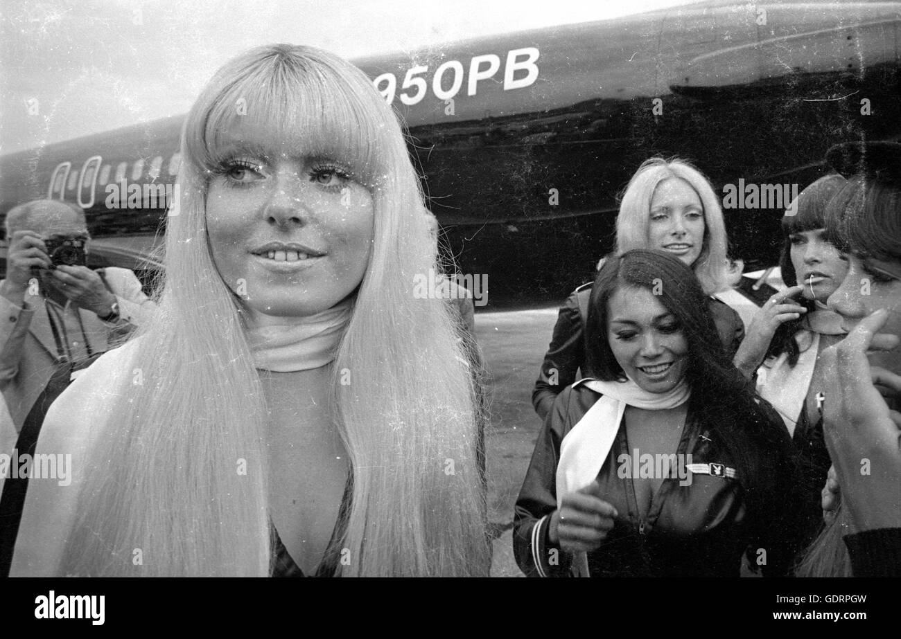 Playboy bunnies before Hugh Hefner's private jet at the Munich-Riem airport, 1970 Stock Photo