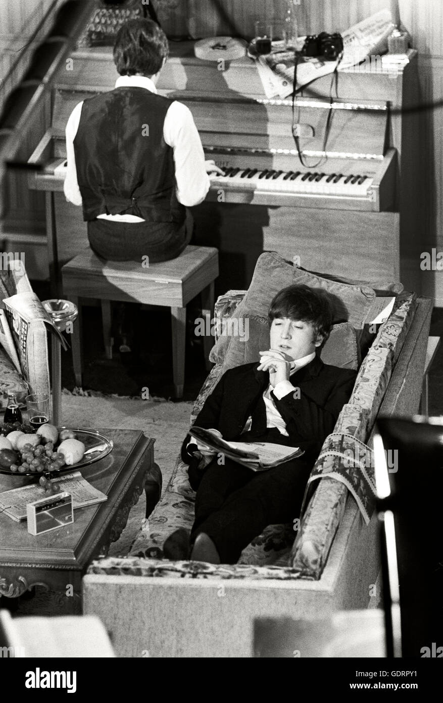 Beatles members John Lennon and Paul Mc Cartney rehearsing on Set at Twickenham Studios Stock Photo