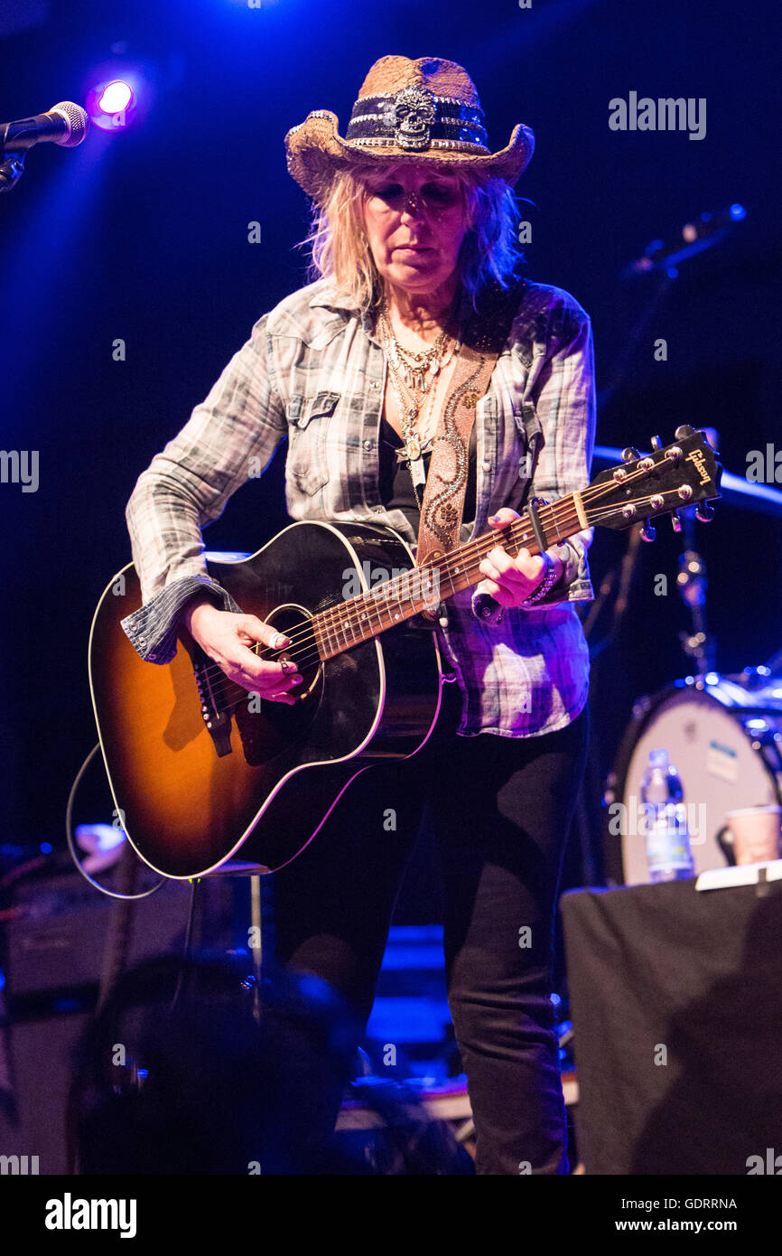 Lucinda williams hi-res stock photography and images - Alamy