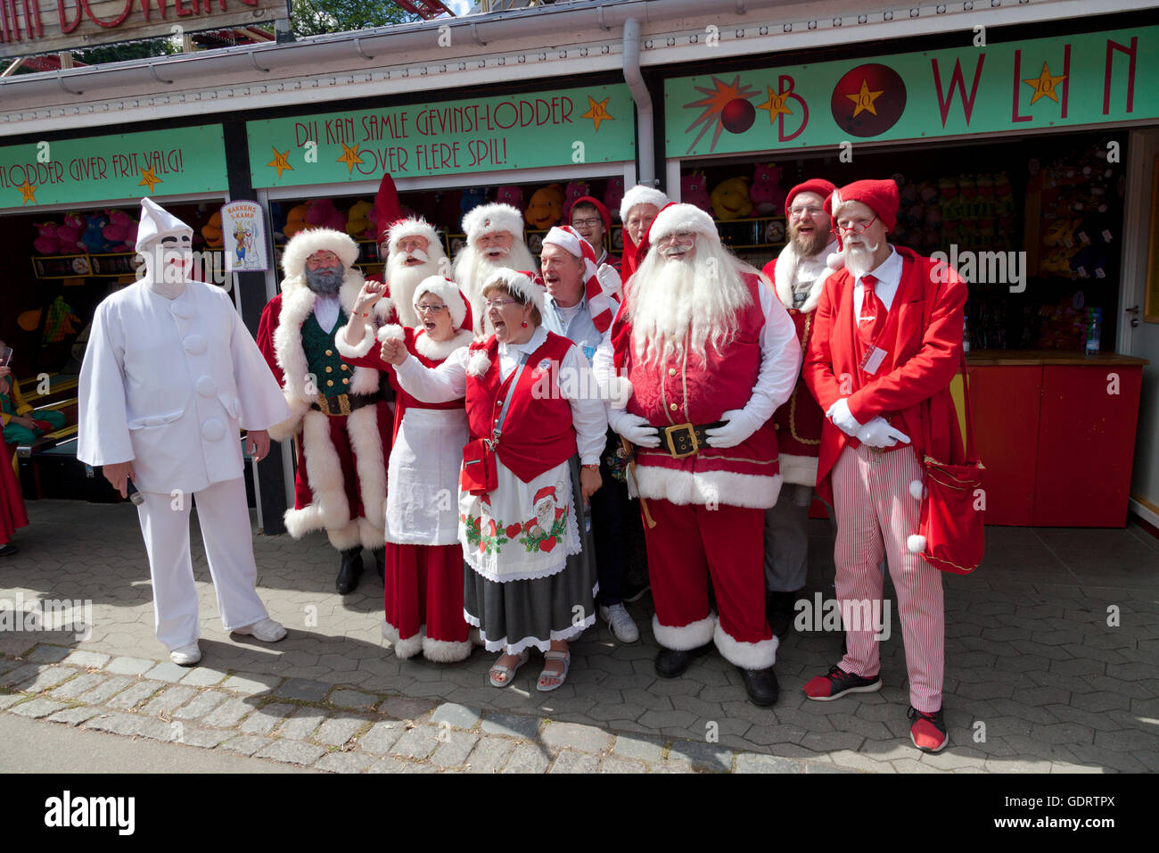 Klampenborg, Denmark. 20th July, 2016. Pierrot from Bakken and the Danish team of Santas that won over the international team. For more than 50 years Santas from around the world have come to hold this 3-days World Santa Claus Congress at Bakken, the amusement park in the Deer Park just north of Copenhagen. The programme on this last day of congress includes a pentathlon in the summer heat among Santas from more than ten countries. Credit:  Niels Quist/Alamy Live News Stock Photo