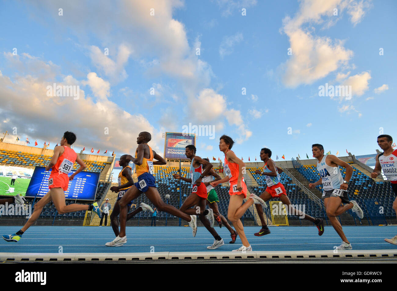 Bydgoszcz, Poland. 19th July, 2016. athletes in the mens 10000m final during the afternoon session on day 1 of the IAAF World Junior Championships at Zawisza Stadium on July 19, 2016 in Bydgoszcz, Poland. Credit:  Roger Sedres/Alamy Live News Stock Photo