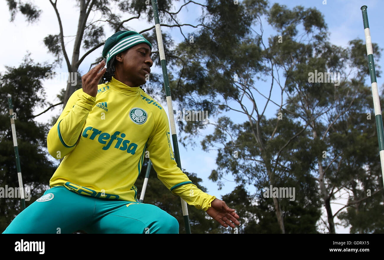 Arouca player hi-res stock photography and images - Alamy