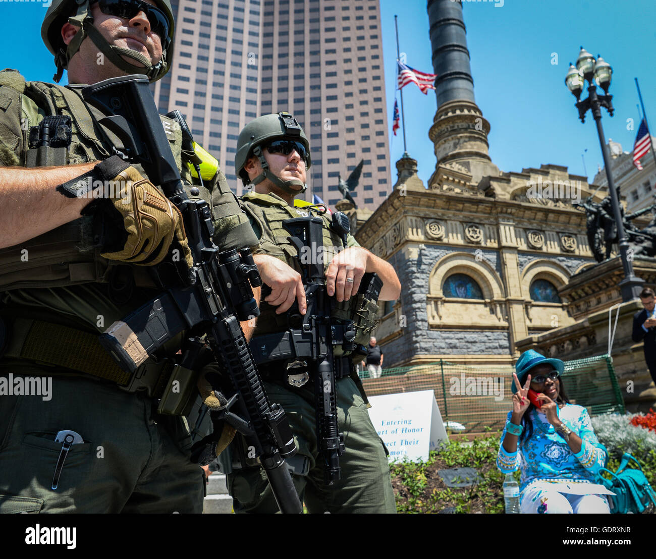 Cleveland, Ohio, USA. 19th July, 2016. Police officers watch a growing group of protesters on the Public Square during the Republican National Convention in Cleveland, Ohio © Bryan Woolston/ZUMA Wire/Alamy Live News Stock Photo