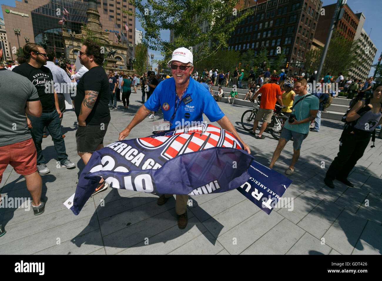 Cleveland, Ohio, USA. 20th July, 2016. Bob Hayssen, a Republican Delegate from Upstate New York unfurls a Trump flag in Public Square outside the Republican National Convention. Credit:  John Orvis/Alamy Live News Stock Photo