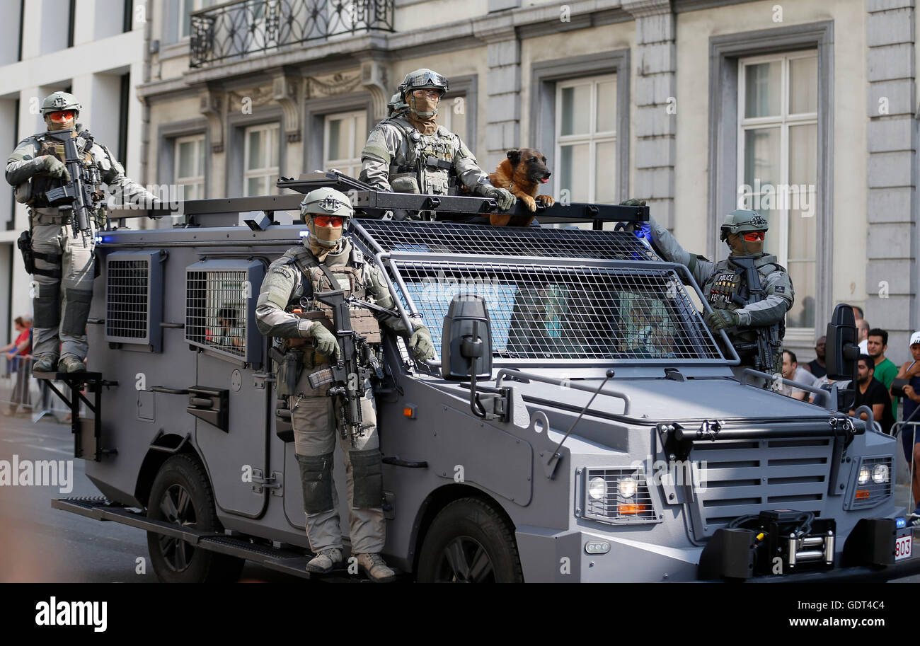 Brussels, Belgium. 21st July, 2016. Belgian SWAT police attend the Military  Parade to celebrate Belgium's National Day in Brussels, Belgium, July 21,  2016. Credit: Ye Pingfan/Xinhua/Alamy Live News Stock Photo - Alamy