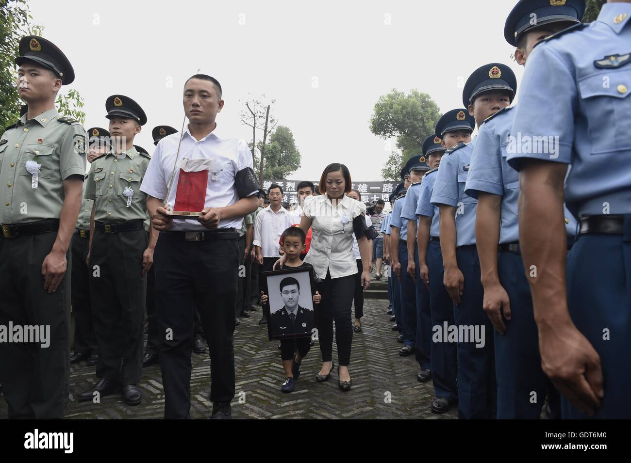 Chengdu, China's Sichuan Province. 22nd July, 2016. Relatives hold portrait and bone ash of deceased Chinese UN peacekeeper Li Lei as they attend the burial ceremony in Chengdu, capital of southwest China's Sichuan Province, July 22, 2016. Chinese UN peacekeepers Li Lei and Yang Shupeng were killed on the evening of July 10 after a mortar shell hit their armored vehicle during fighting between two army factions in Juba, capital of South Sudan. Credit:  Liu Kun/Xinhua/Alamy Live News Stock Photo