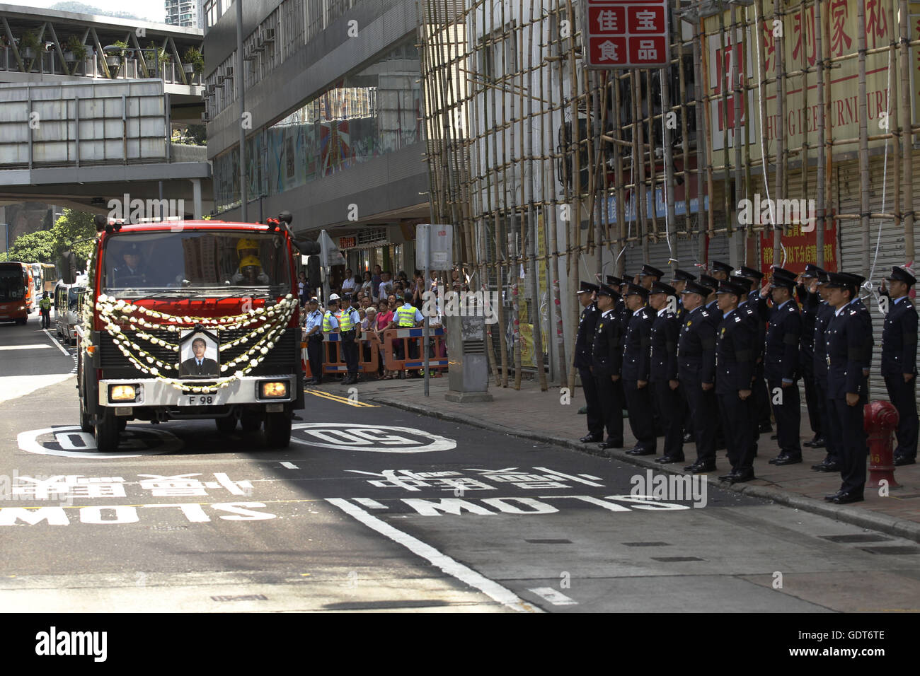 Honng Konng. 22nd July, 2016. Officers from Fire Services Department salute as a fire engine which carries body of late senior fireman, Samuel Hui arrived at scene of the fire which took senior firemans life on the June 21, 2016. A class 4 fire that broke out on the June 21, 2016 burning the industrial building for 4 days was a worst fire ever to hit the territory in recent years claiming lives of two firefighters. July 22, 2016. Hong Kong. 22nd July, 2016. Liau Chung Ren/ZUMA Credit:  Liau Chung Ren/ZUMA Wire/Alamy Live News Stock Photo
