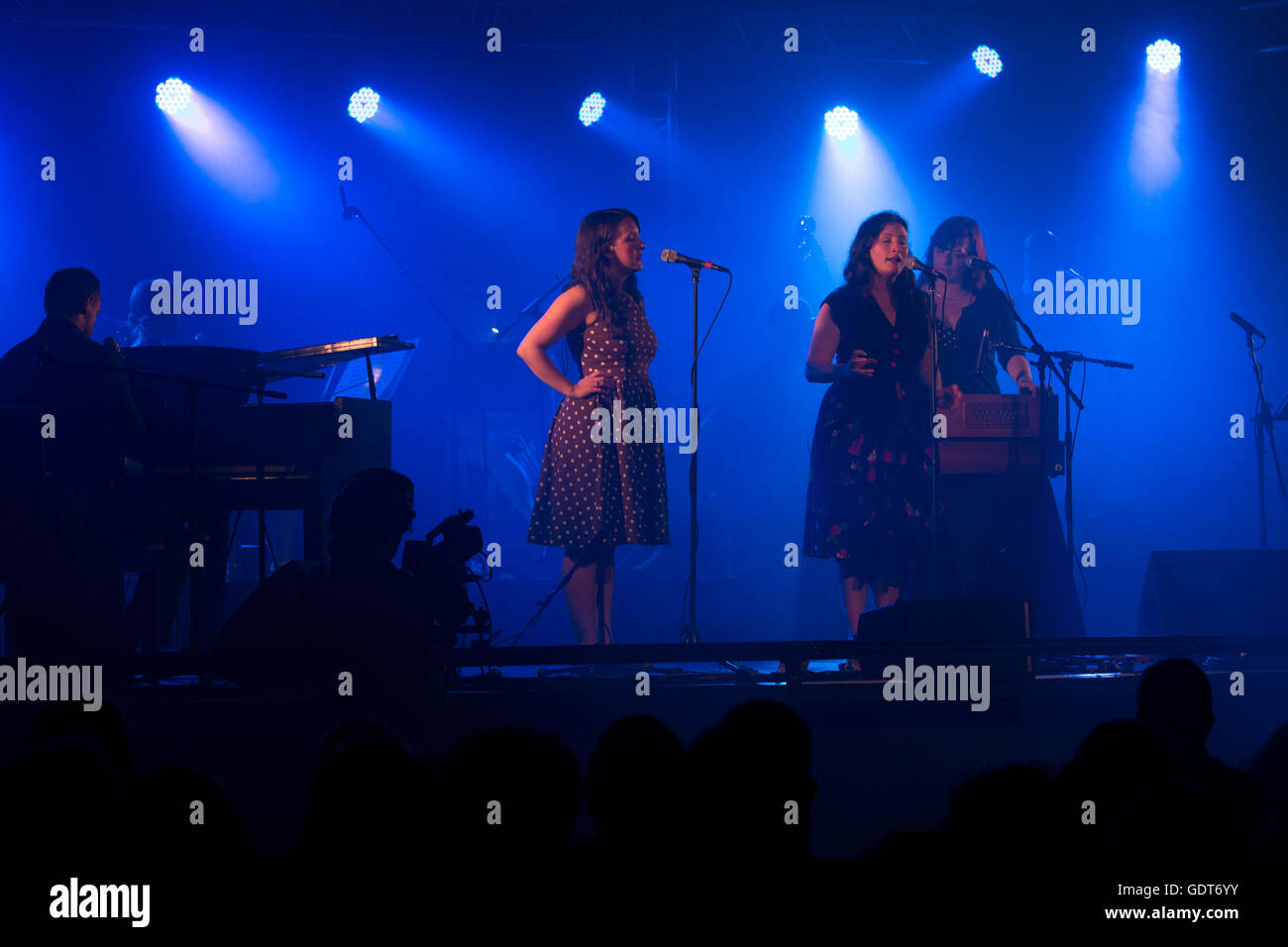 Warwick, Warwickshire, England, UK. . 21st July, 2016. The Unthanks perform on the opening evening of the Warwick Folk Festival. The festival continues throughout the weekend and includes many performances of music and folk dancing in and around the town of Warwick. Credit:  Colin Underhill/Alamy Live News Stock Photo