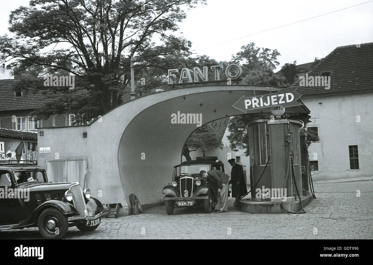 1930s, historical, a car with a British number plate getting fuel at a  Fanto petrol station in Prague, Czechoslovakia Stock Photo - Alamy