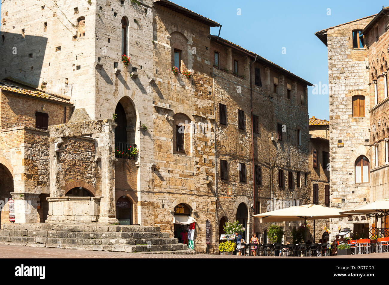 San Gimignano, town and tower house of the Middle Ages, Tuscany, Italy ...